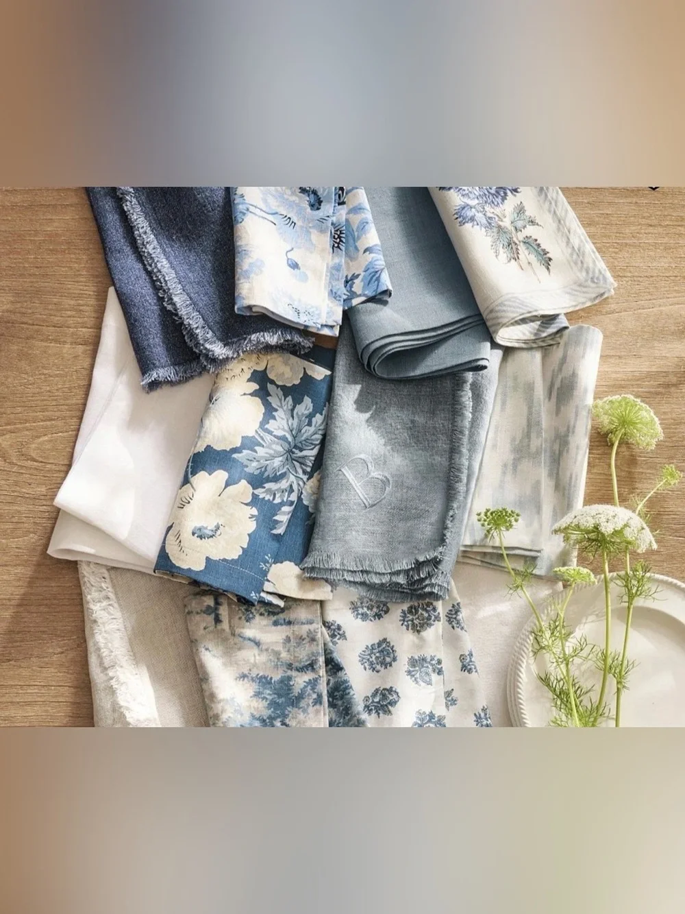 Pottery Barn Garden Floral Cotton/ Linen Napkins ~  ( Set of 4 )